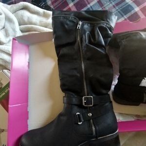 Size 10 black boots